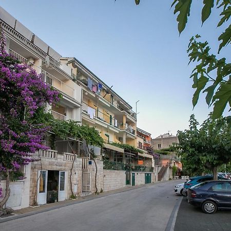 Apartment By The Sea Podgora Exterior photo
