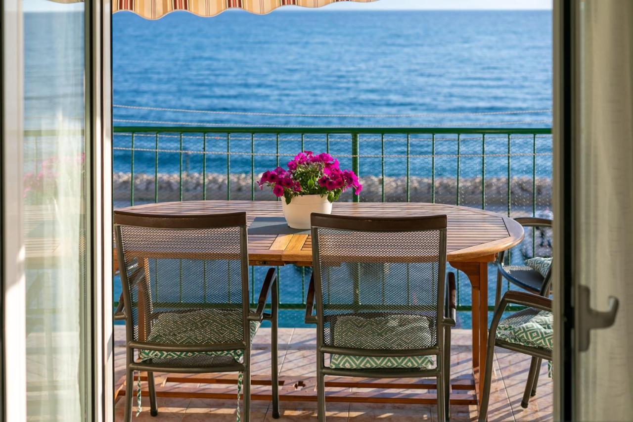 Apartment By The Sea Podgora Exterior photo