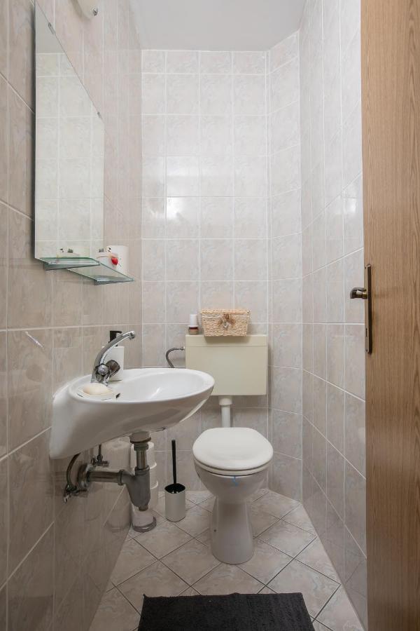 Apartment By The Sea Podgora Exterior photo