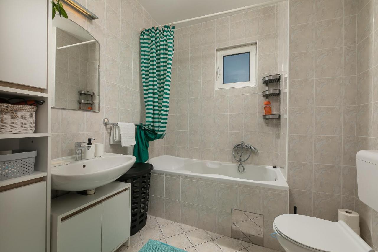 Apartment By The Sea Podgora Exterior photo