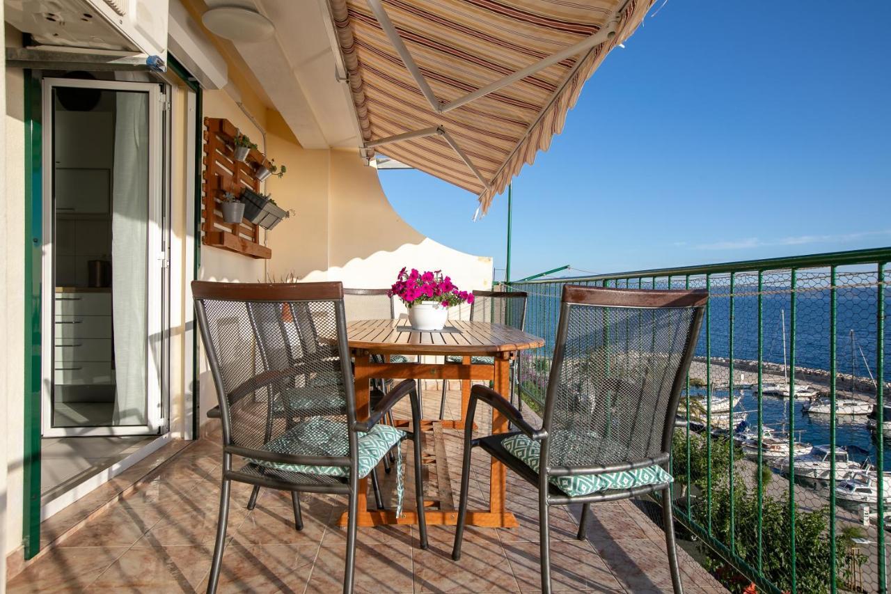 Apartment By The Sea Podgora Exterior photo