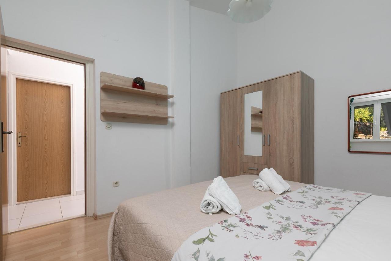 Apartment By The Sea Podgora Exterior photo