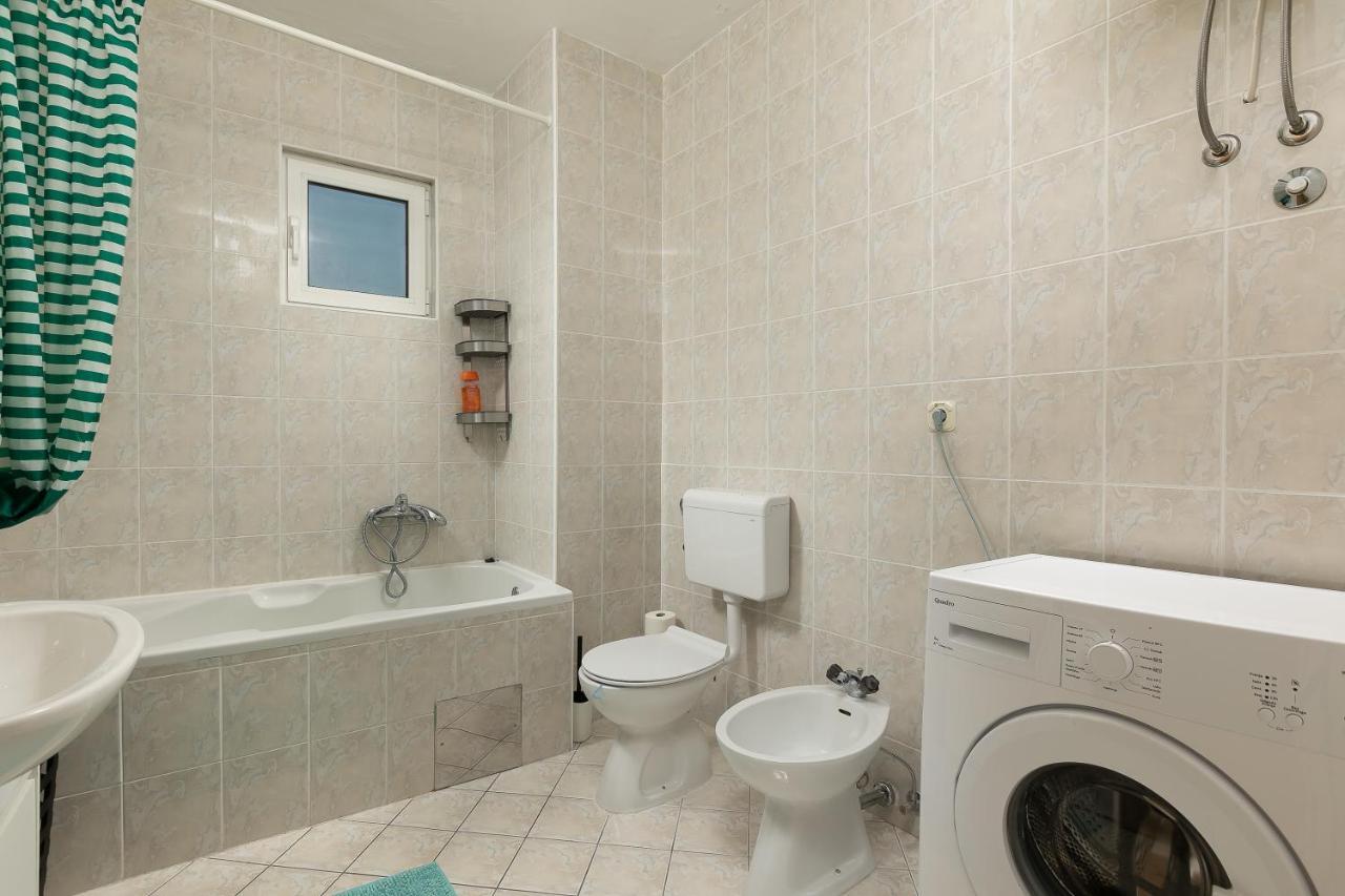 Apartment By The Sea Podgora Exterior photo