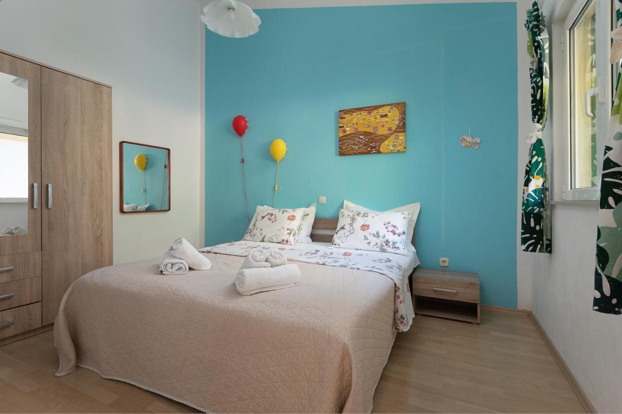 Apartment By The Sea Podgora Exterior photo